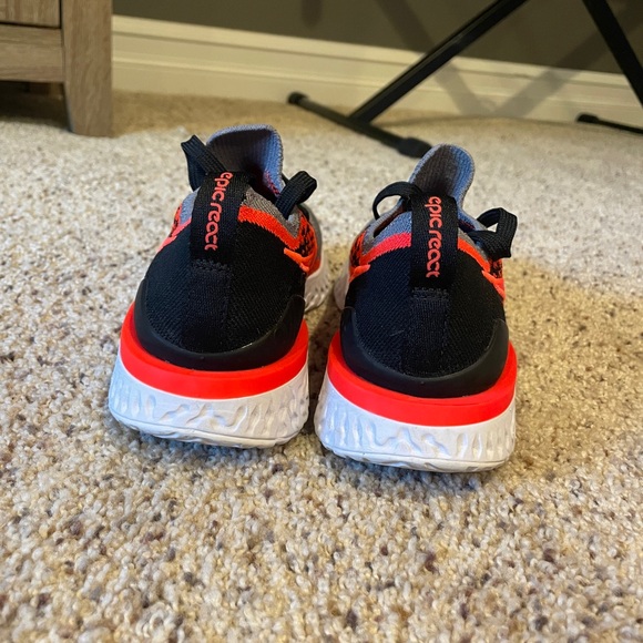 Nike Epic React Flyknit 2 GS - Picture 3 of 5